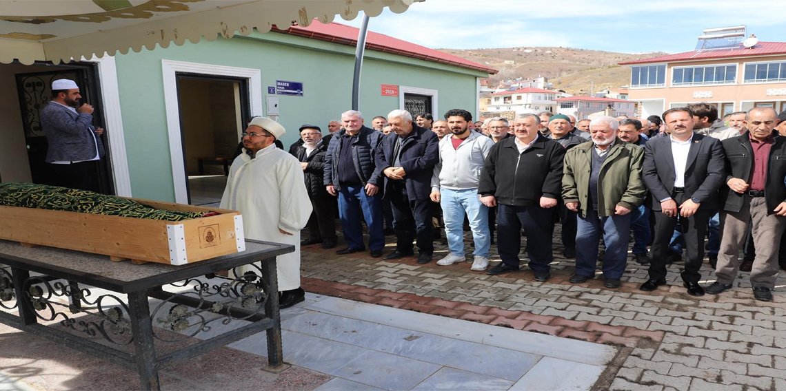  Annesinin tabutu başında kalp krizi geçiren kadın hayatını kaybetti