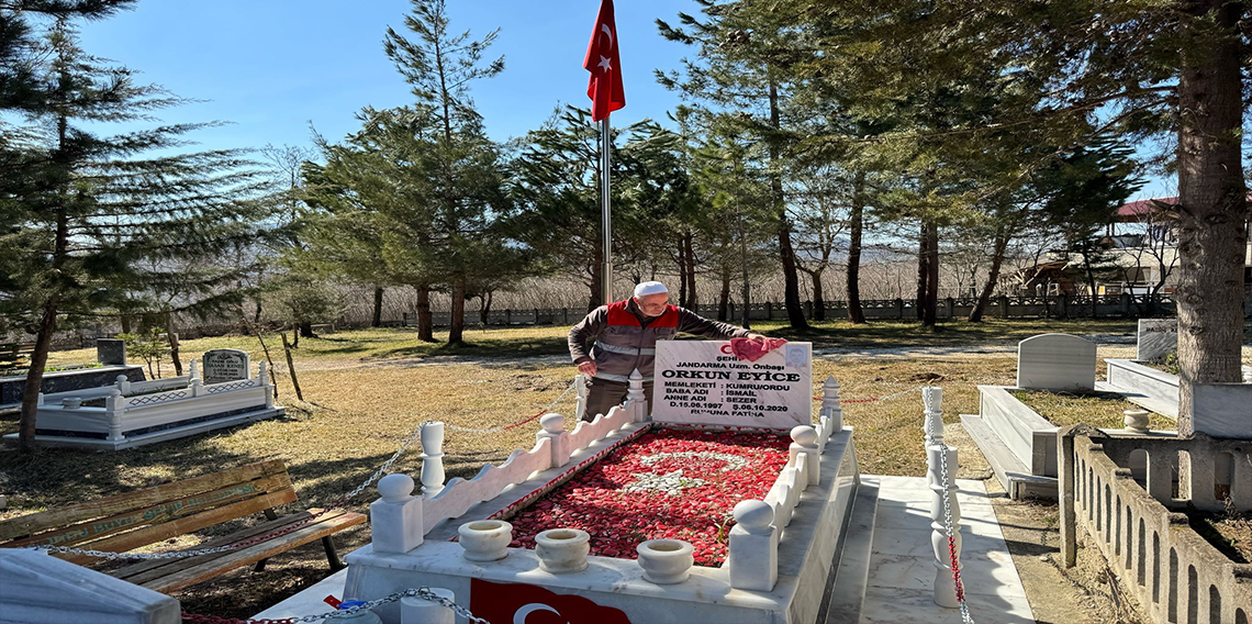 Ordu'da şehit mezarlarında bakım çalışmaları yapıldı