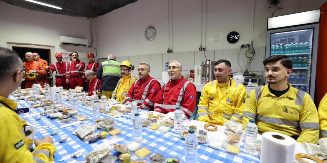 Bakan Vedat Işıkhan Rize’de Madene İndi, 320 Metre Derinlikte İşçilerle Sahur Yaptı
