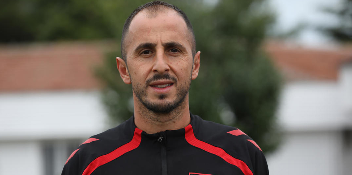 Samsunspor 'Gençleşiyoruz' diyerek Zeki Yavru ile yollarını ayırdı