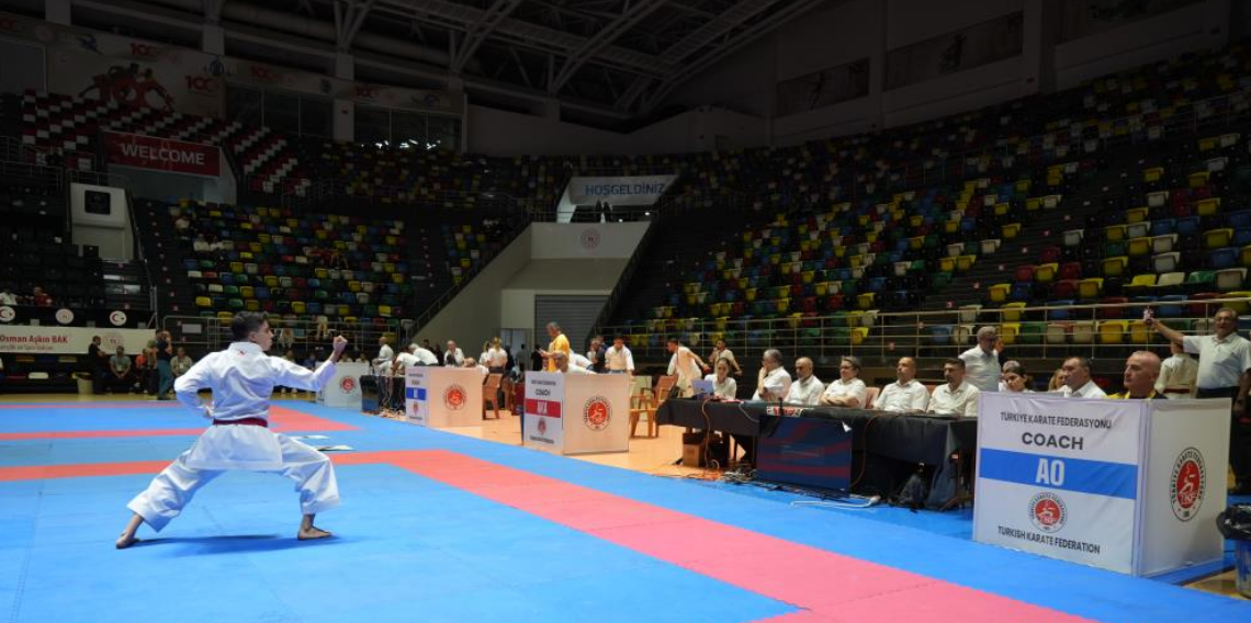 Samsun'da bin 247 karate sporcusunun madalya mücadelesi