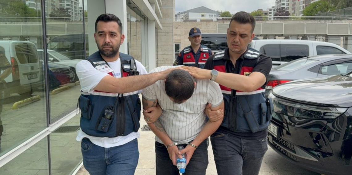 Jandarma, bagajdaki boya kutularında 2 bin 653 uyuşturucu hap ele geçirdi