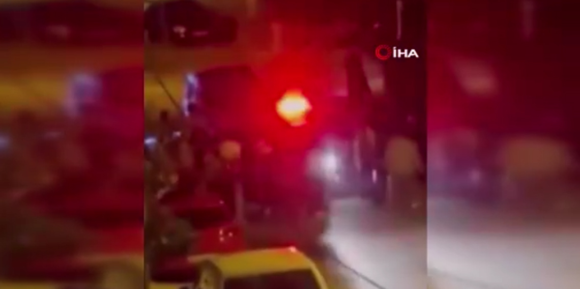 Alacak verecek kavgasında tekme ve tokatlar havada uçuştu