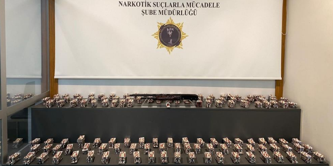 Samsun'da ikamette 13 bin 48 sentetik ecza hap ele geçirildi