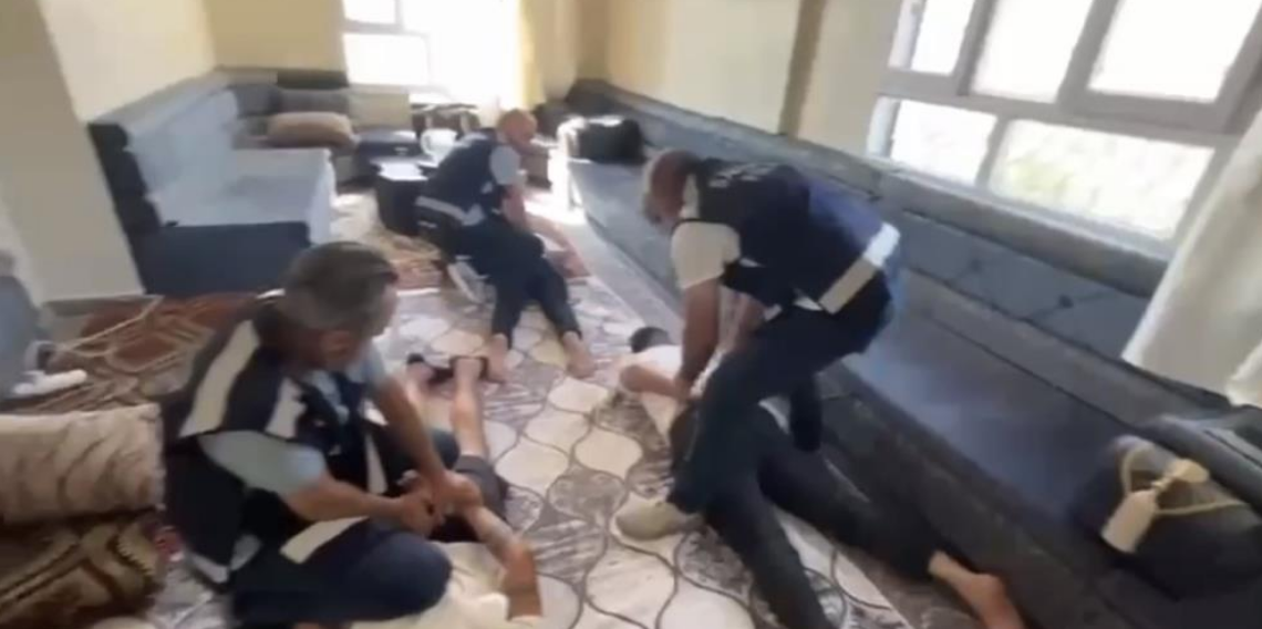 Ağlayan kadını fark eden Samsun polisi izi Şanlıurfa'daki bağ evine kadar sürdü