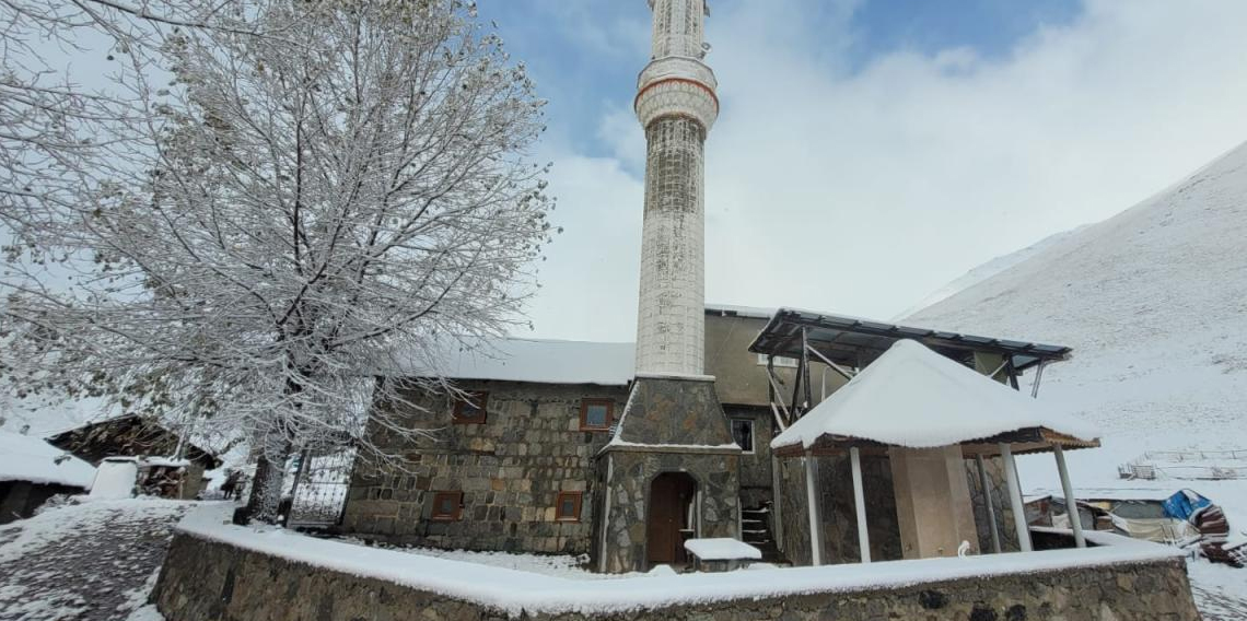 Rize'nin yüksek kesimleri karla tanıştı