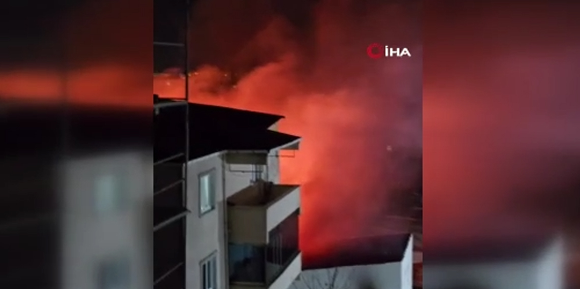 Sultanbeyli’de ahşap ev küle döndü