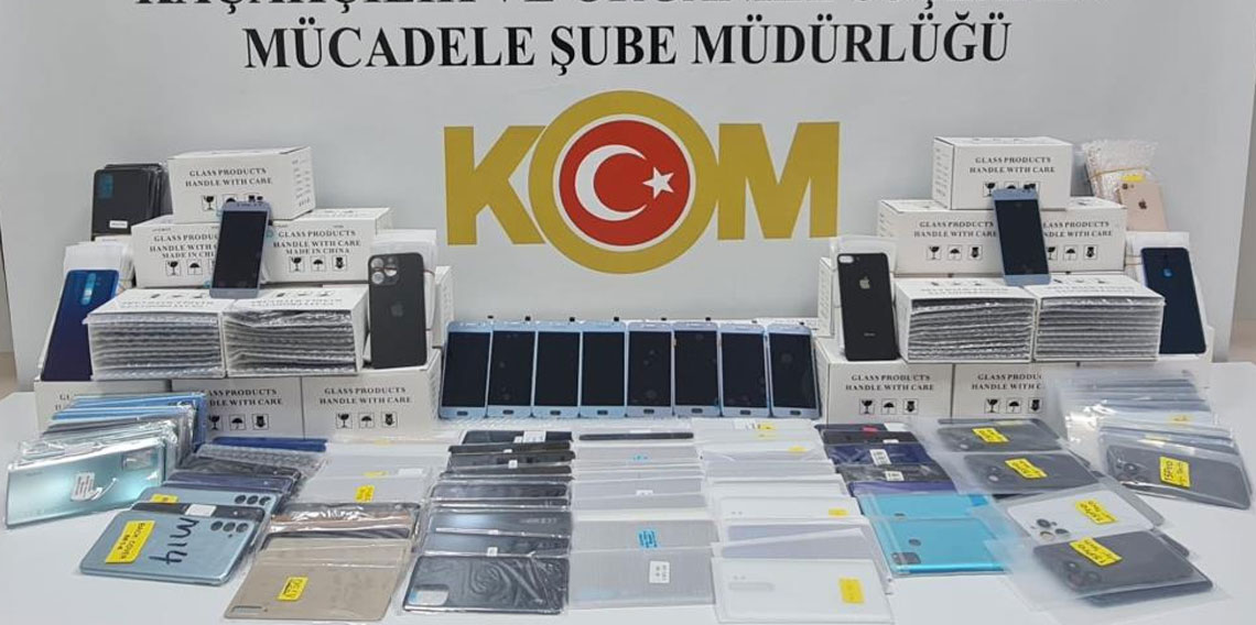 Samsun'da 572 gümrük kaçağı telefon parçası ele geçirildi