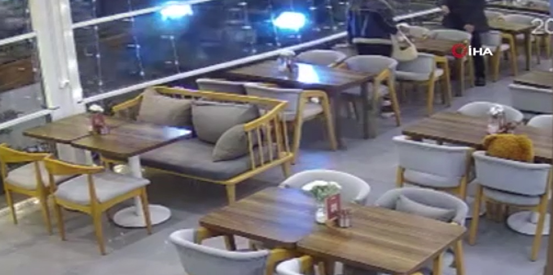 Kontrolden çıkan otomobil kafeteryaya girdi