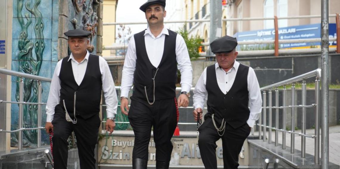 Çarşamba Beyleri, geleneksel kıyafetleriyle geçmişi geleceğe taşıyor