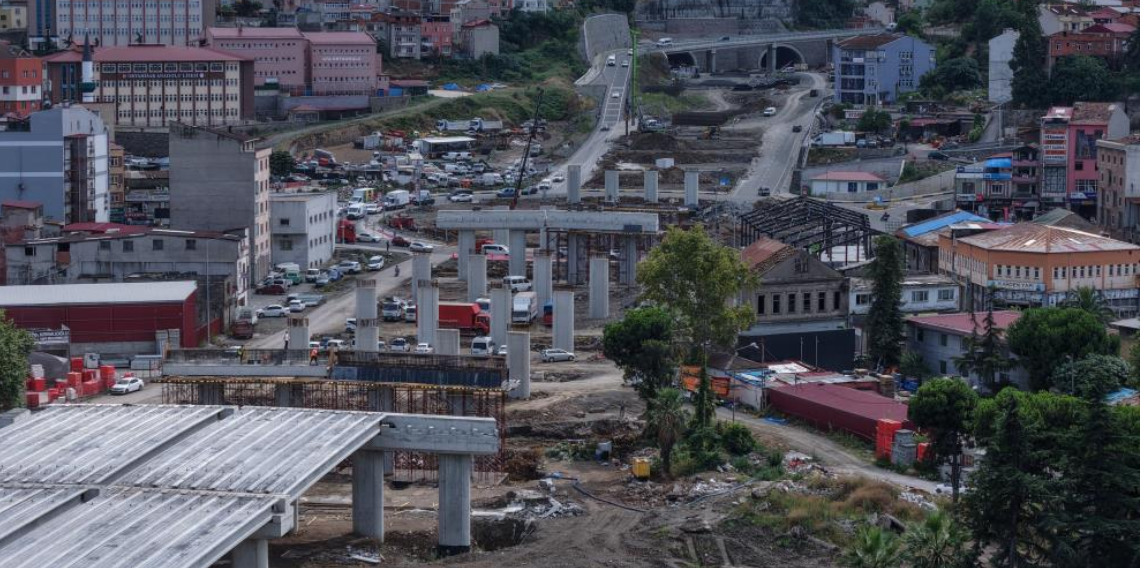 Trabzon'da dev ulaşım projesinde yeni aşama! Değirmendere Viyadüğü'nün silueti ortaya çıktı