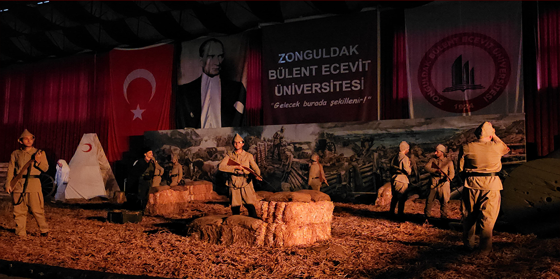 Zonguldak'ta Çanakkale Zaferi'nin 110. yılına özel oyun sergilediler