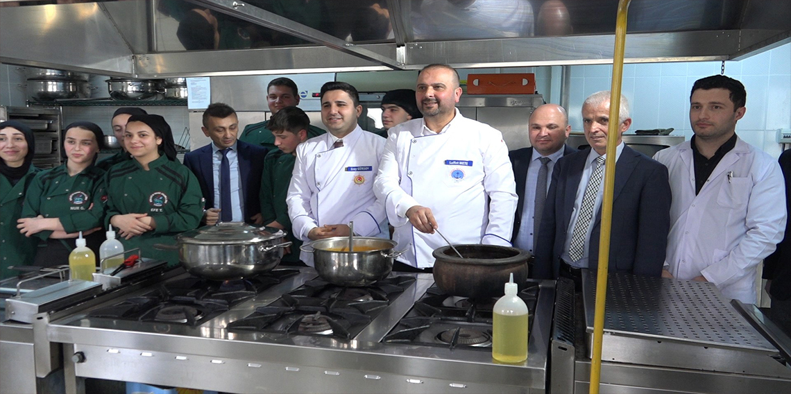 İftara hazırlık yapamayanların iftarı lise öğrencilerinden