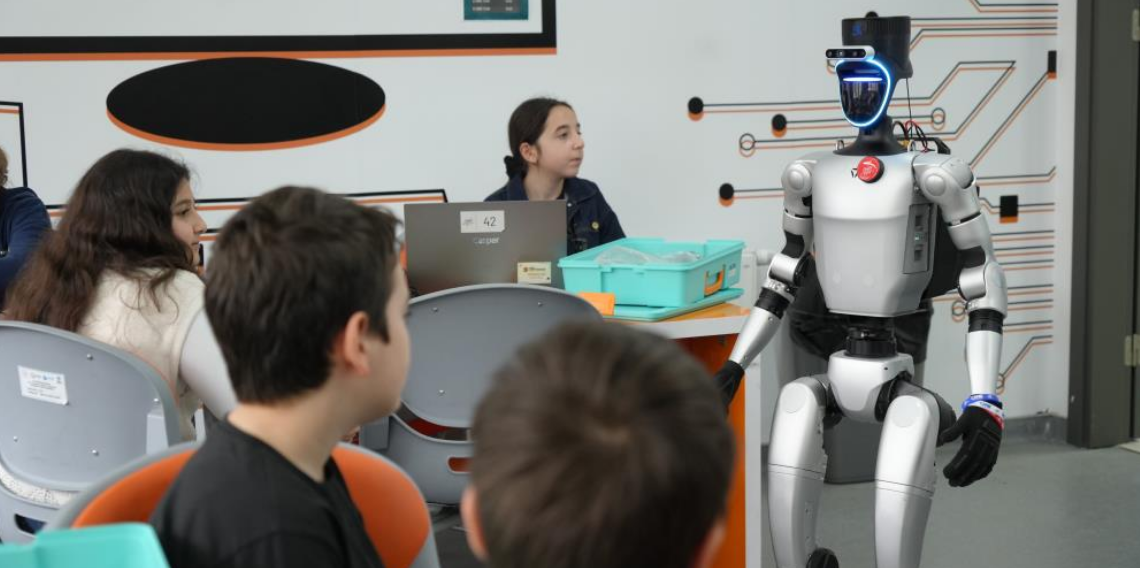 Türkiye’nin ilk nüfus kayıtlı robotu CANİKMAN göreve başladı