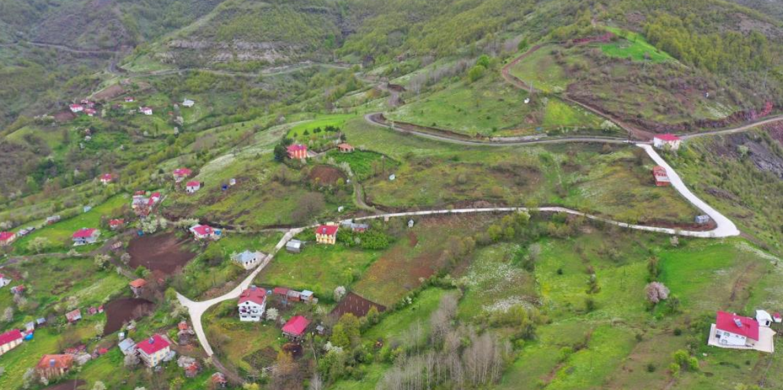 Ordu’da beton yol çalışmaları devam ediyor