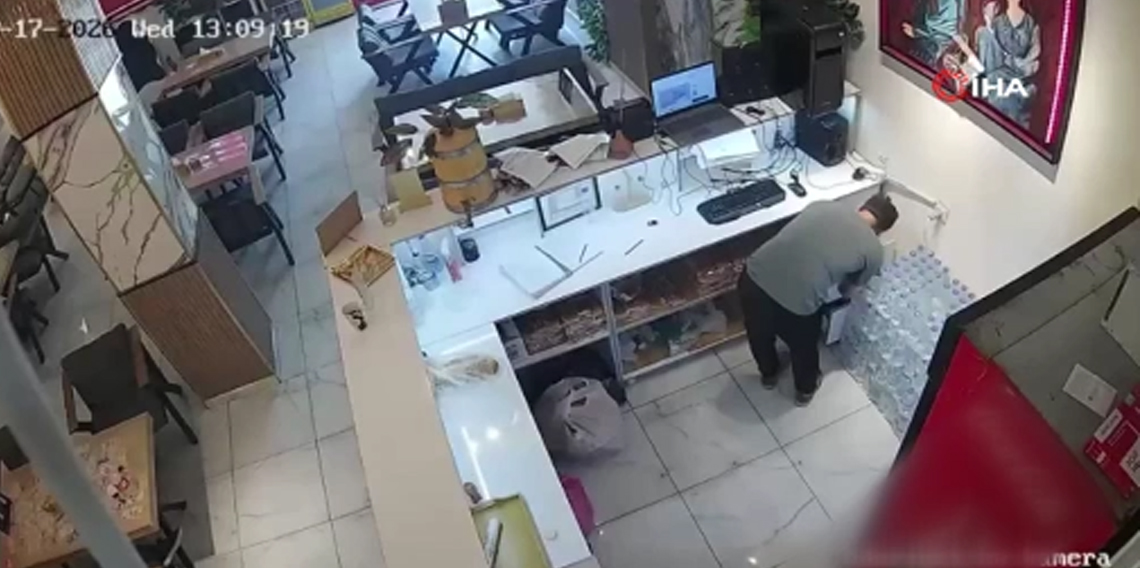 Yüksekova’da kafede mutfak tüpü patladı: Olay anı kamerada