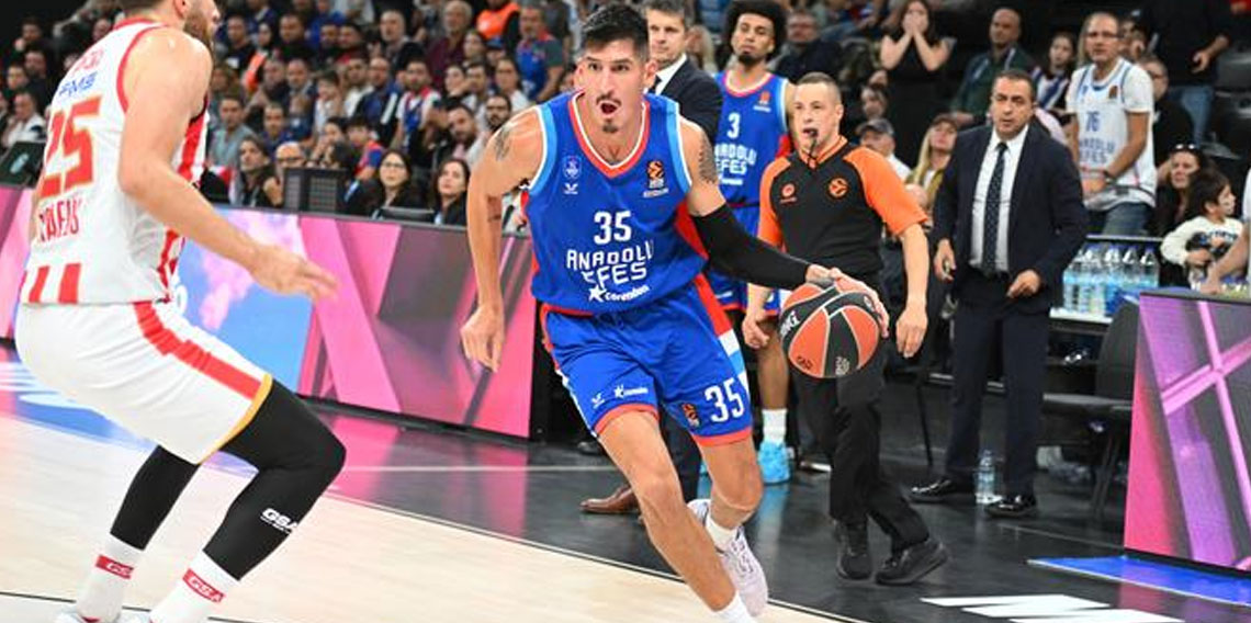 Anadolu Efes geriden gelip kazandı