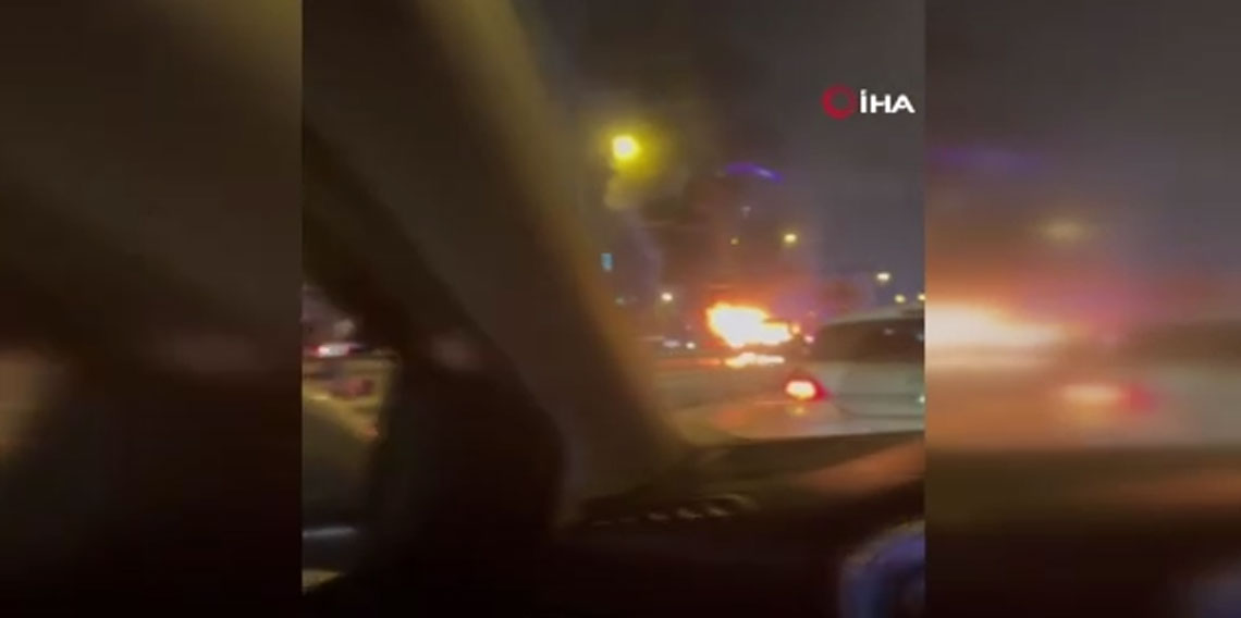 Pendik’te seyir halindeki otomobil alev alev yandı