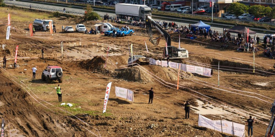 Deniz kenarında gerçekleştirilen zorlu Off-Road yarışları nefesleri kesti