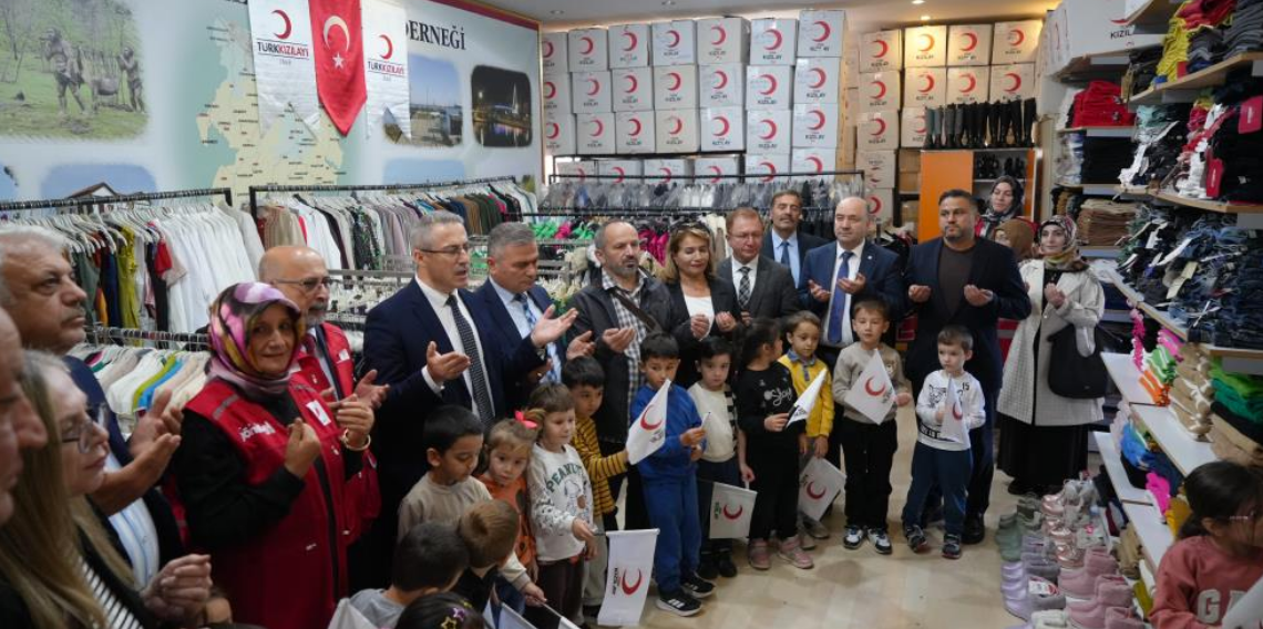 Samsun'da Kızılay'ın mağazası kışa hazır