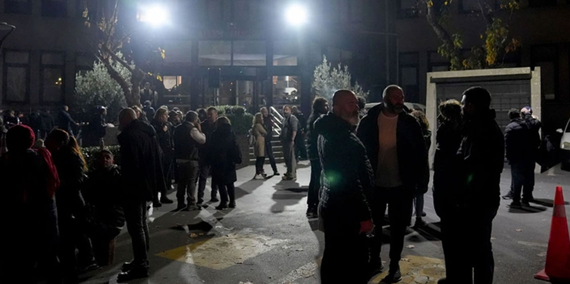 Kadıköy Belediyesi işçilerinin aldığı grev kararı bir dakika sürdü