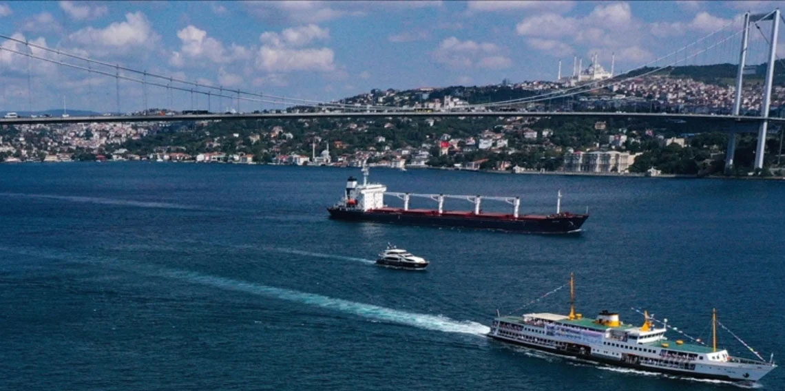 İstanbul Boğazı'nda gemi trafiği çift yönlü askıya alındı