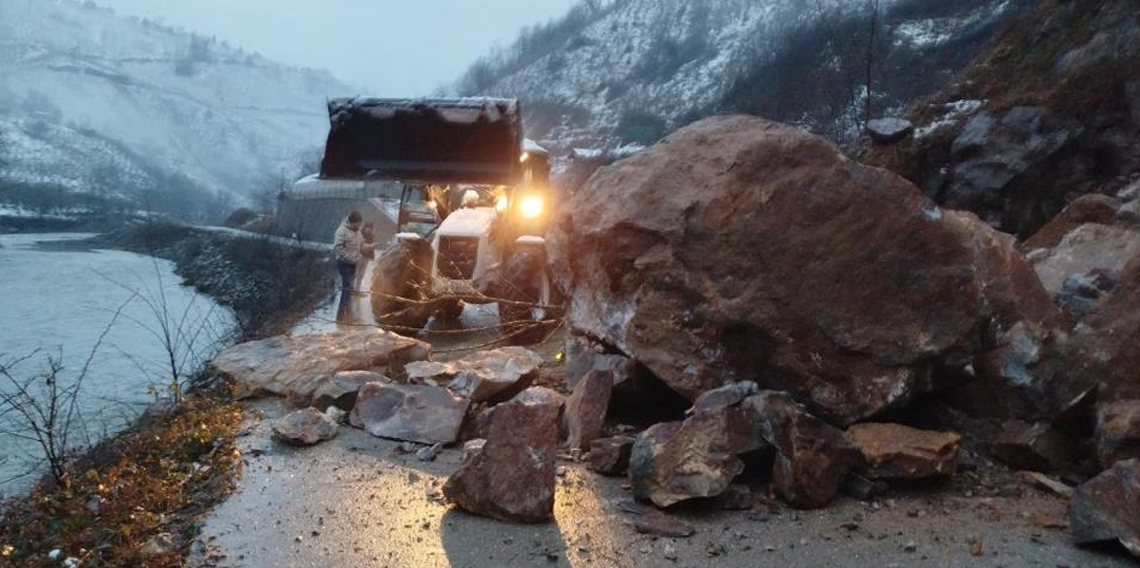 Ordu'da heyelan nedeniyle kapanan yol ulaşıma açıldı