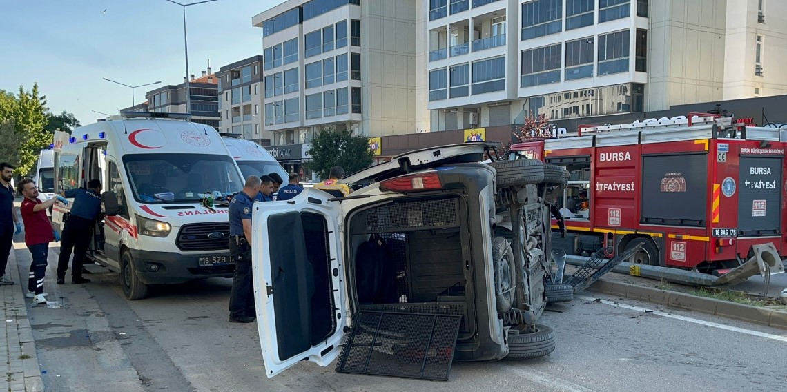 Polis aracı takla attı: 2’si polis 4 yaralı