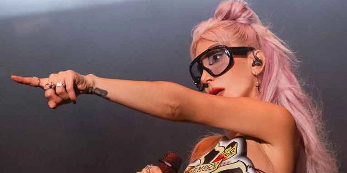 Hande Yener’den Harbiye Konserinde Olay Sözler