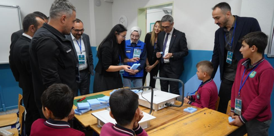 Bayburt'un köy okullarında teknoloji yolculuğu sürüyor