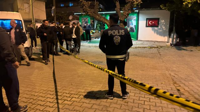 İzmir'de silahlı saldırı: 3 polis yaralı