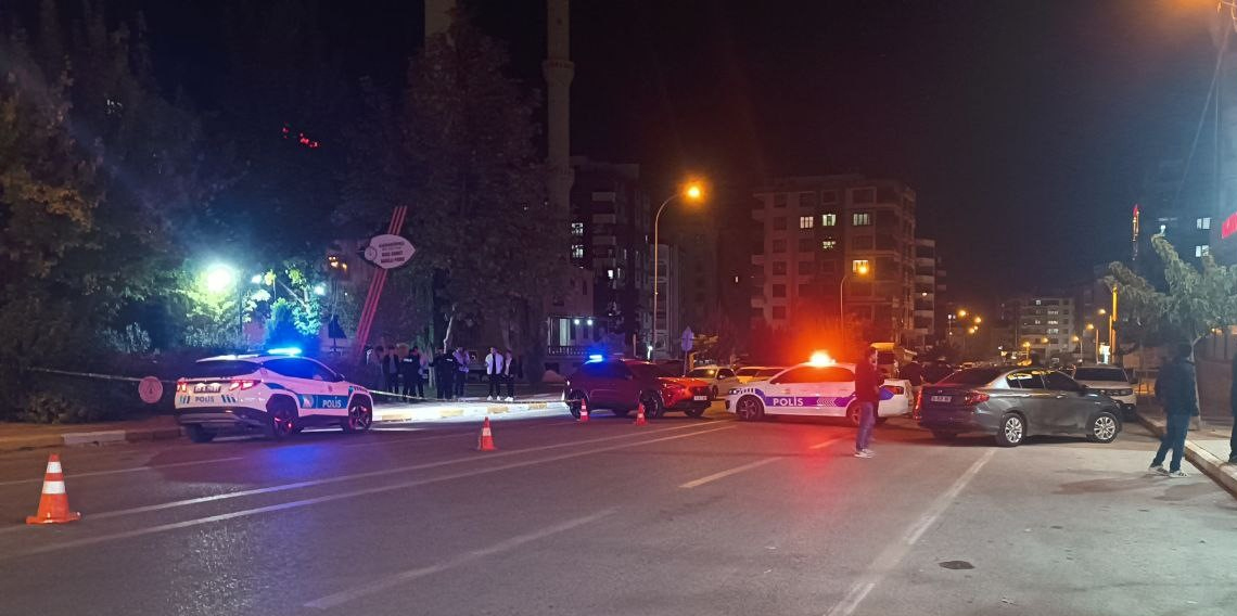 Cadde ortasında silahlı kavga kamerada: 2 ağır yaralı