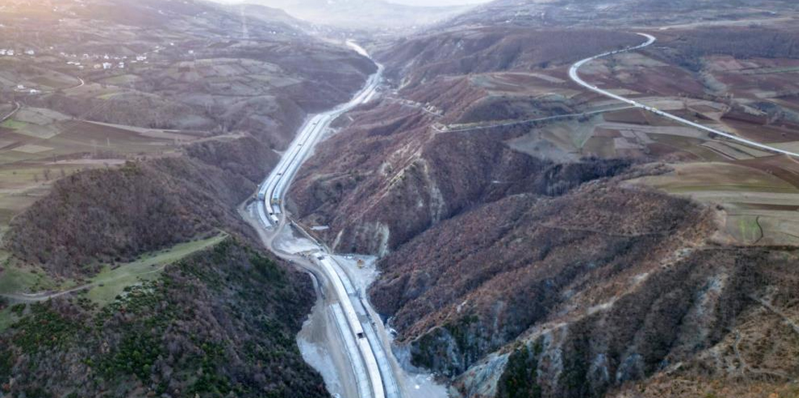 Tokat'ta 12 yıldır tamamlanamayan yol ölüm saçıyor