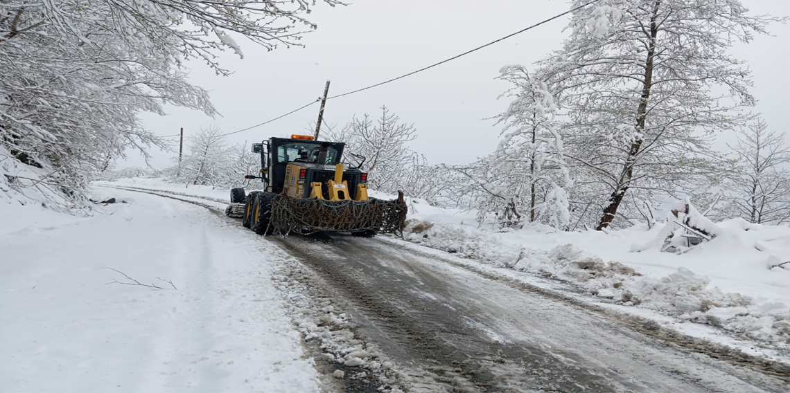 Trabzon'da 124 mahalle yolu kar nedeniyle ulaşıma kapandı