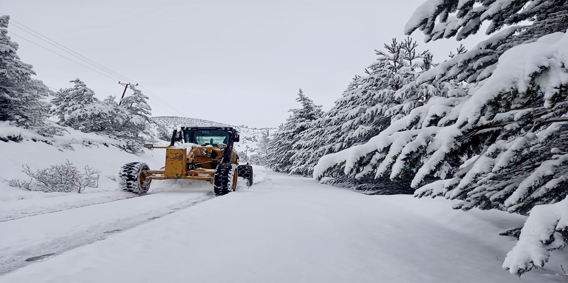 Giresun’da kar yağışı nedeniyle 394 köy yolu kapandı