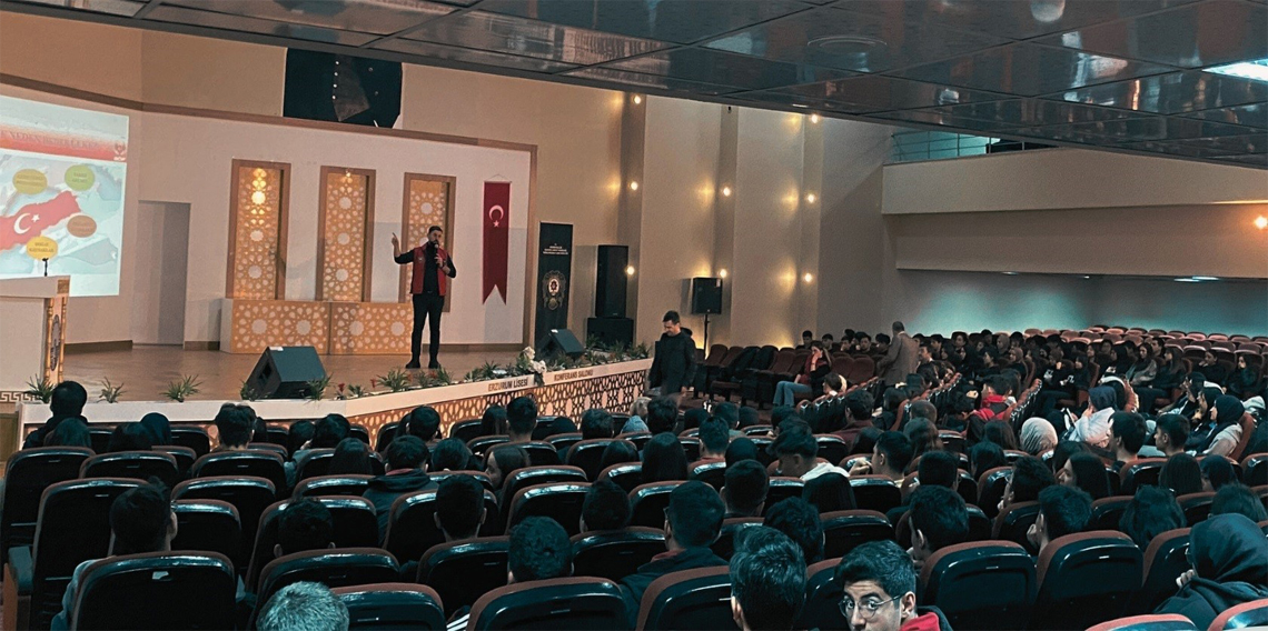 ‘Gençlik ve güvenli gelecek’ projesi kapsamında yapılan bilgilendirme seminerlerine devam ediliyor