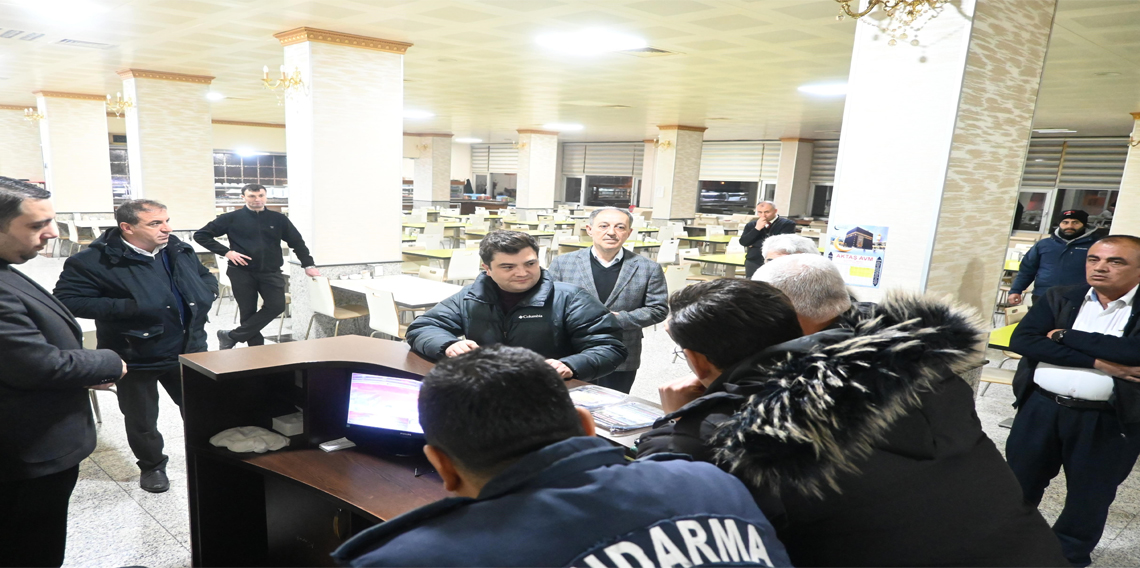 Sivas’ta mahsur kalan yolcular ilçede misafir ediliyor