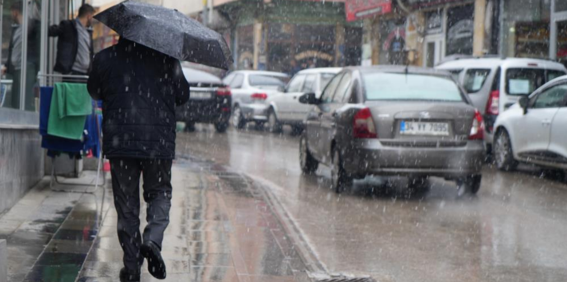 Bayburt'ta kar sürprizi: Kış yeniden yüzünü gösterdi