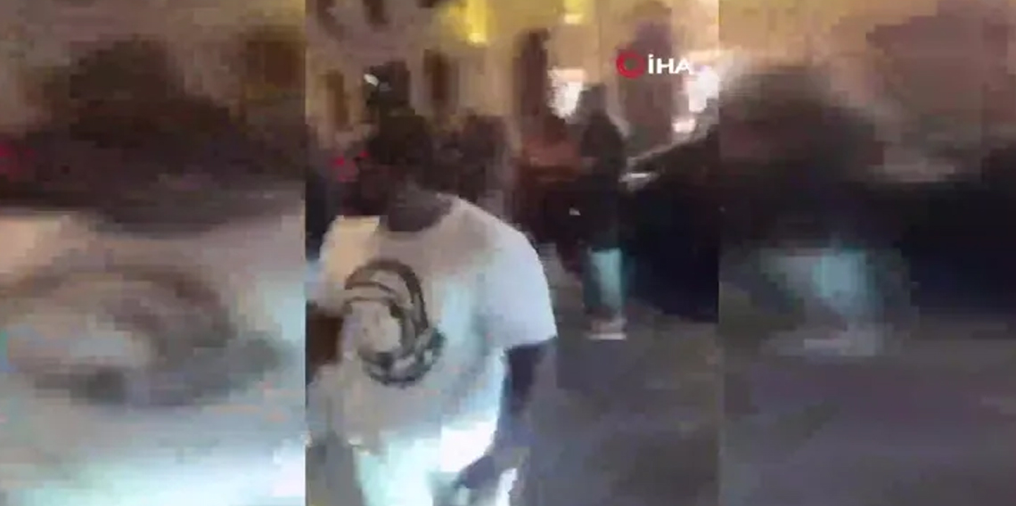 Londra’da araç sürücüsü yayaların arasına daldı