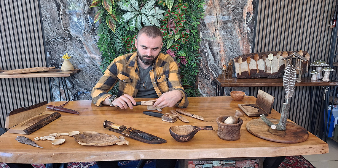 Hobisi işe dönüştü, Trabzon'dan dünyaya el emeği ahşap ürünler gönderiyor