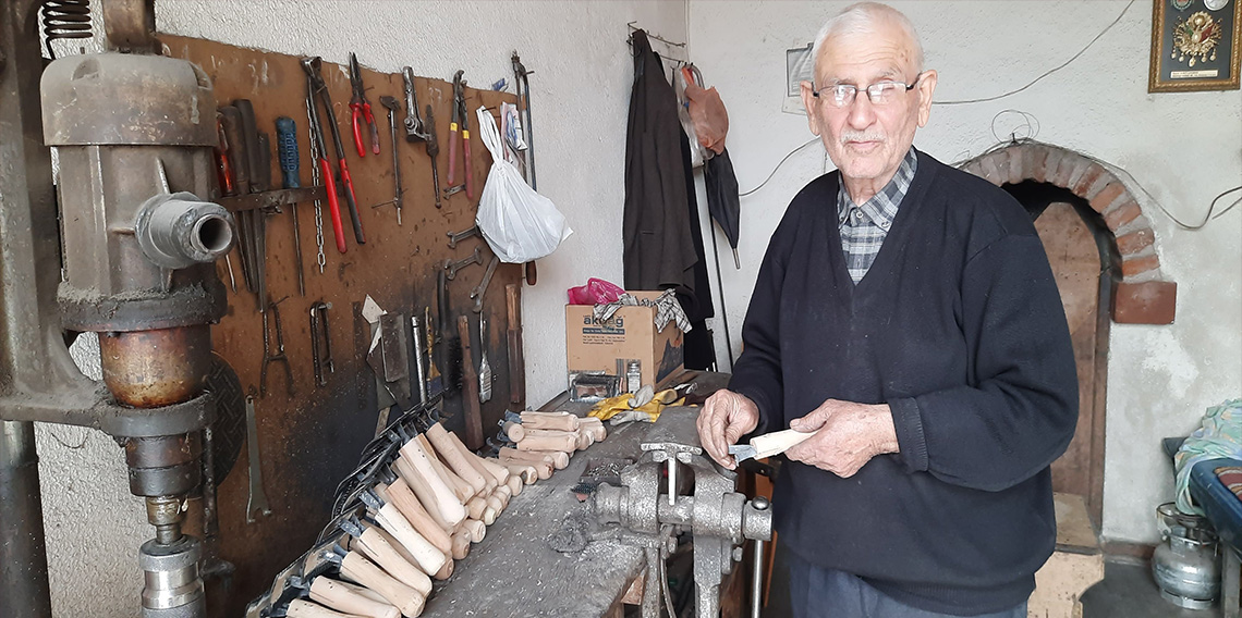 70 yıldır 'hayvan tarağı' imalatı yapıyor