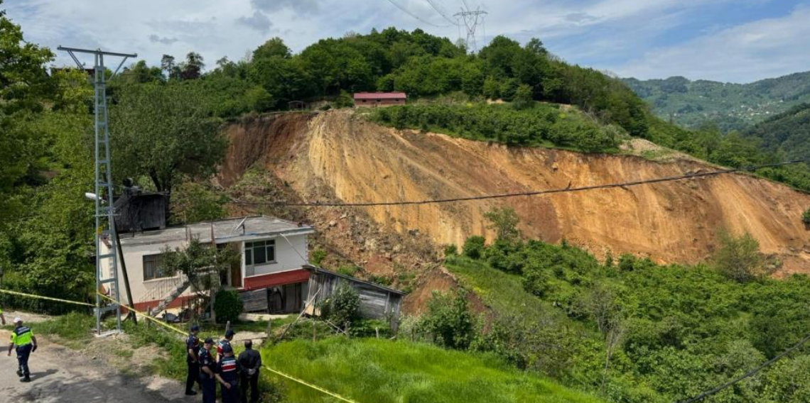 Ordu’da Fındık Bahçesinde Toprak Kütlesi 50 Metre Kaydı