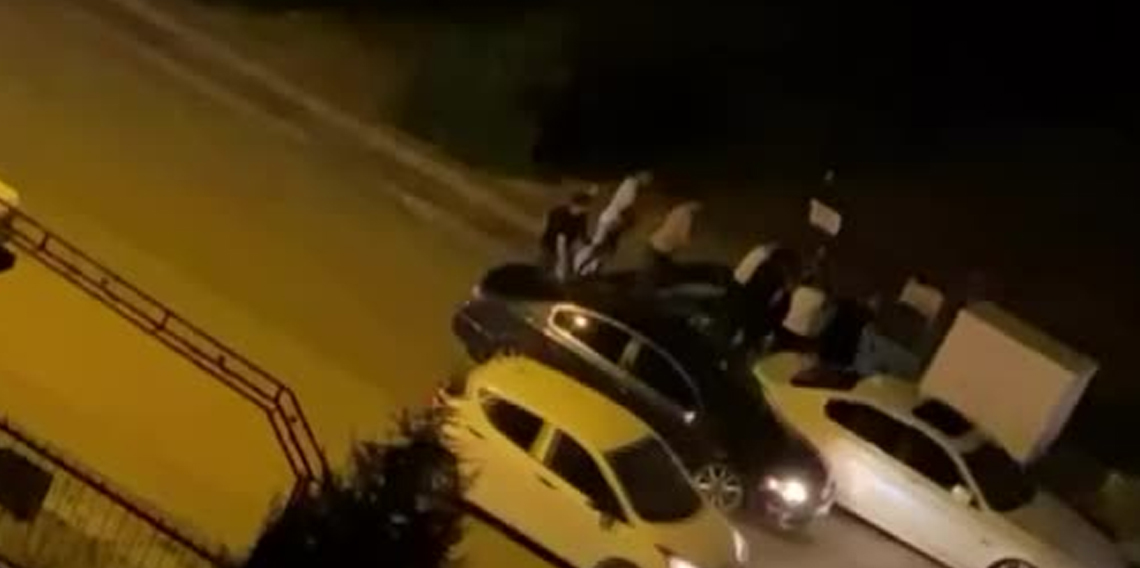 Sokak ortasında çıkan kavga kamerada