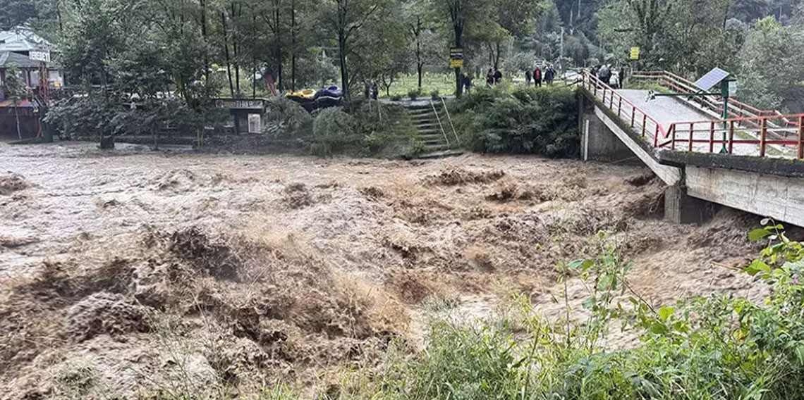 İkizdere Deresi sel sonrası coştu