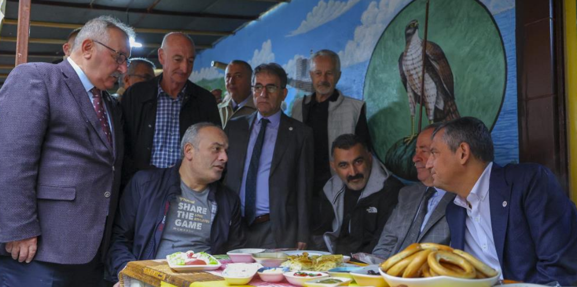 Özgür Özel Rize'de selden etkilenen esnafı ziyaret etti