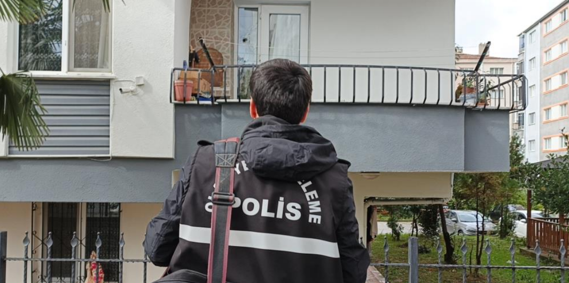 Bafra'da tüfekle oynarken ateş aldı, apartman sakinleri panik yaşadı