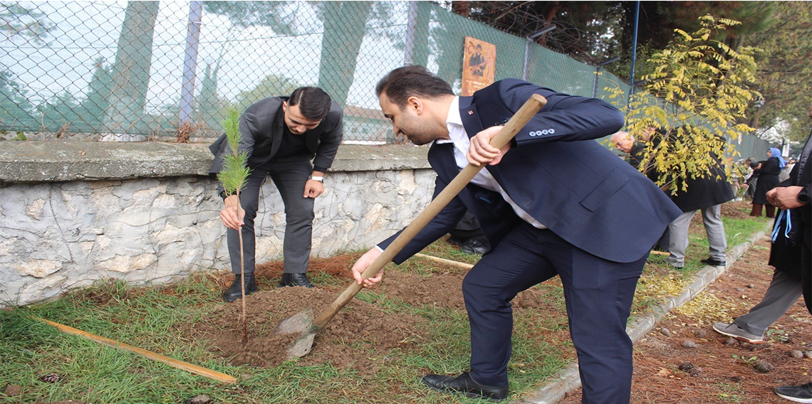 Şehit öğretmenler anısına fidan dikildi