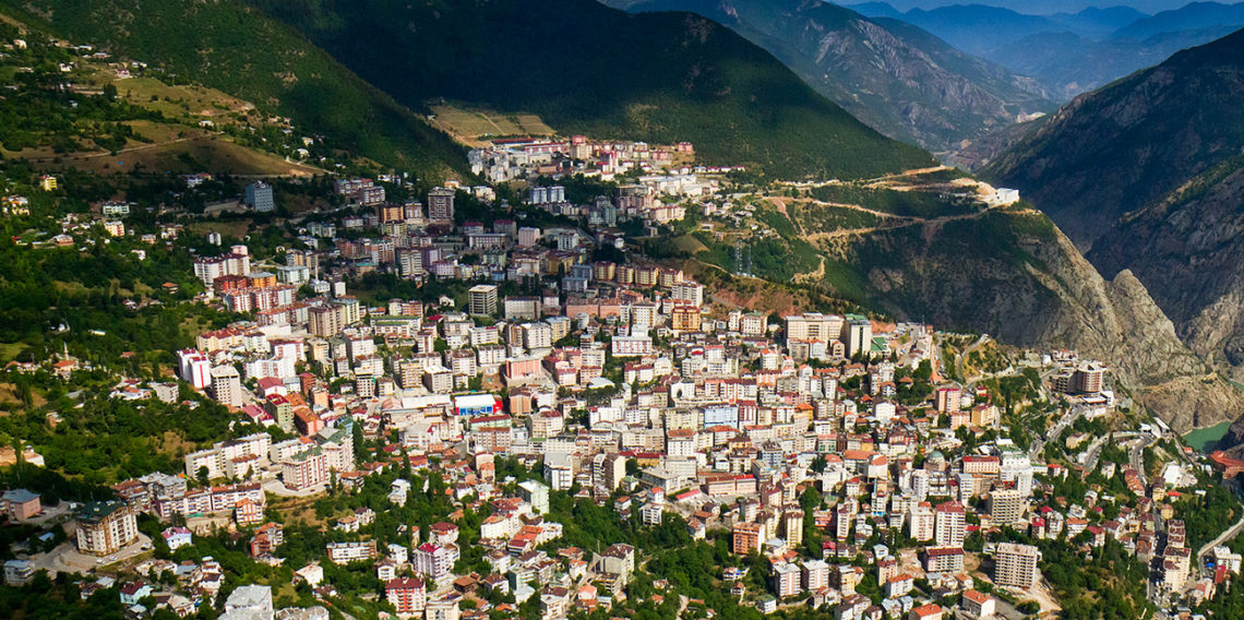 Artvin ilçeleri ? Artvin'in kaç ilçesi vardır? Artvin'in nüfusu kaçtır?