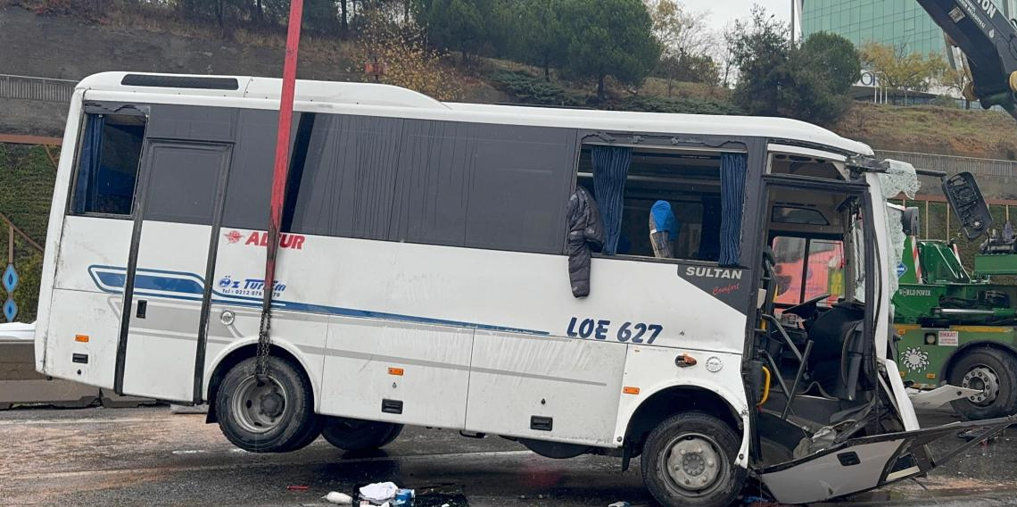 İstanbul'da minibüs devrildi: 1 ölü, 7 yaralı