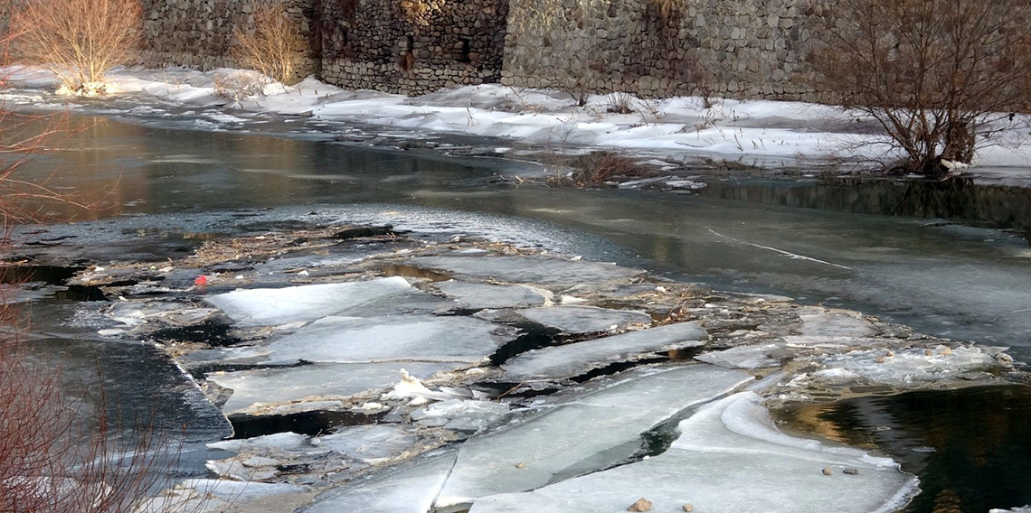 Bayburt’ta Çoruh nehri kısmi buz tuttu